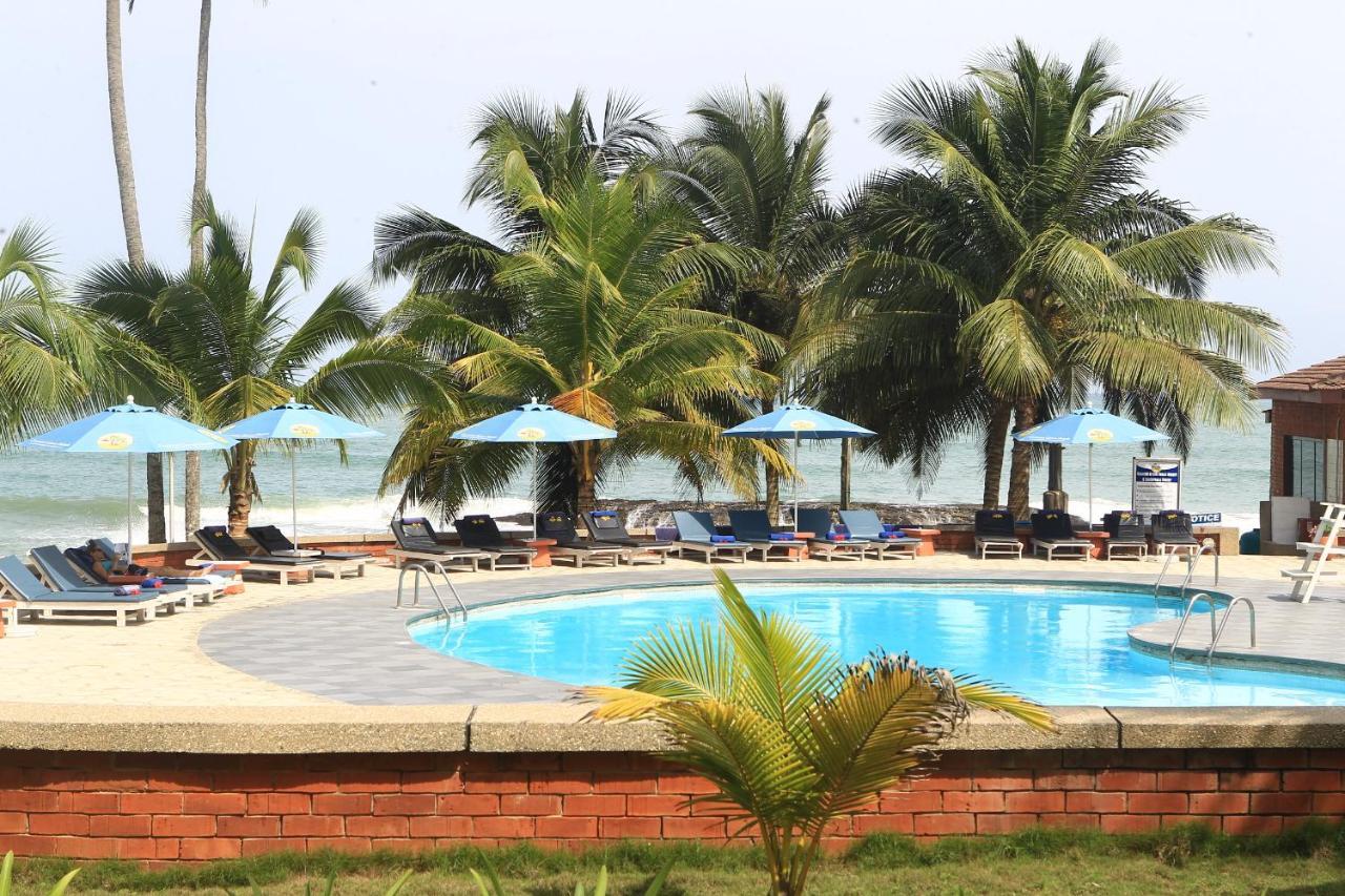 Coconut Grove Beach Resort Elmina Bagian luar foto