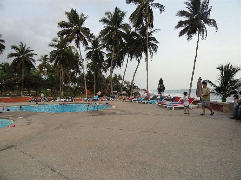 Coconut Grove Beach Resort Elmina Bagian luar foto